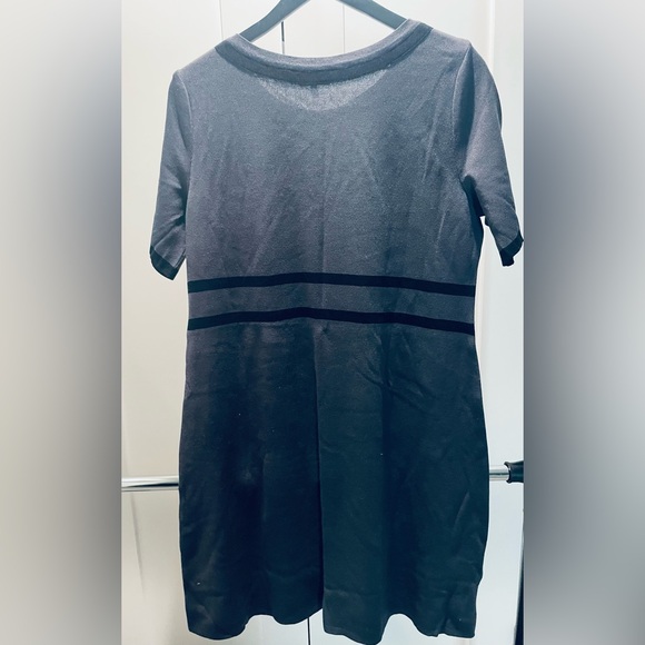 Ming Wang Gray and Gray knee length elegant medium dress 22” pit & 37” length - Picture 2 of 9